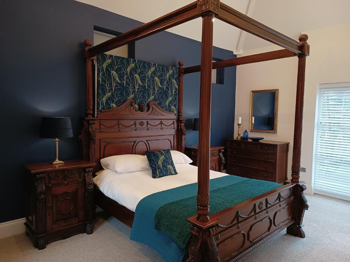 The West Wing At Eriviat Hall Hot Tub Henllan  Экстерьер фото