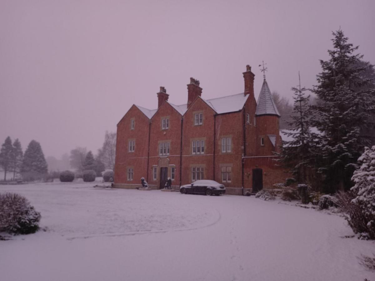 The West Wing At Eriviat Hall Hot Tub Henllan  Экстерьер фото