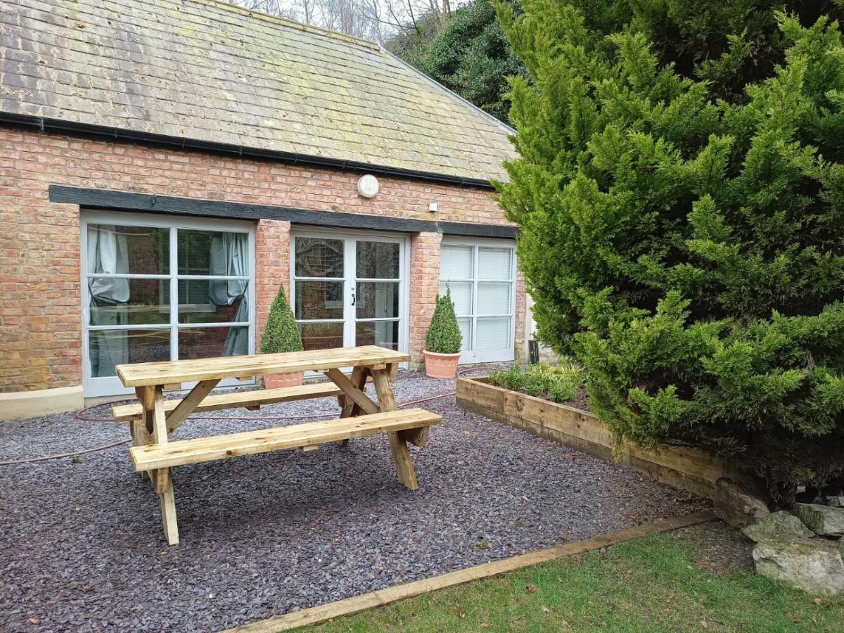 The West Wing At Eriviat Hall Hot Tub Henllan  Экстерьер фото